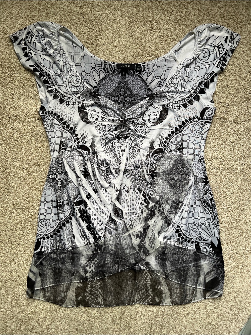 Apt. 9 Black & White Patterned Cap-Sleeve Tunic Top